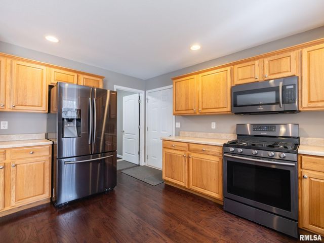 106 STONEWOOD Drive, East Peoria, IL 61611