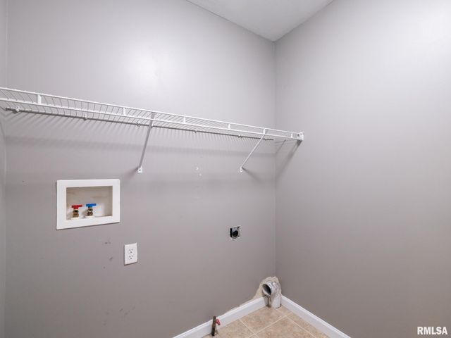 106 STONEWOOD Drive, East Peoria, IL 61611