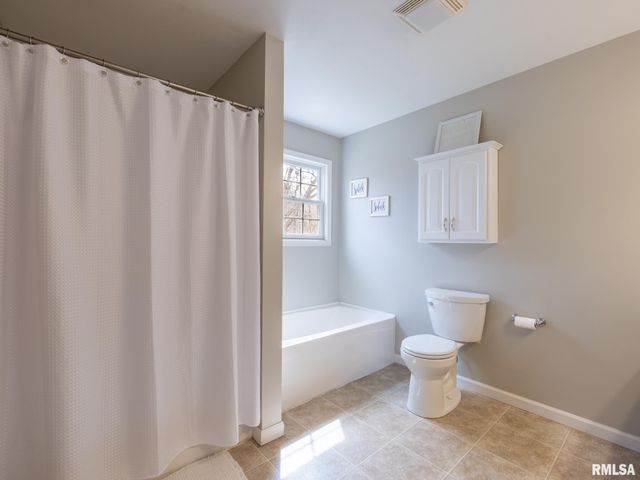 106 STONEWOOD Drive, East Peoria, IL 61611