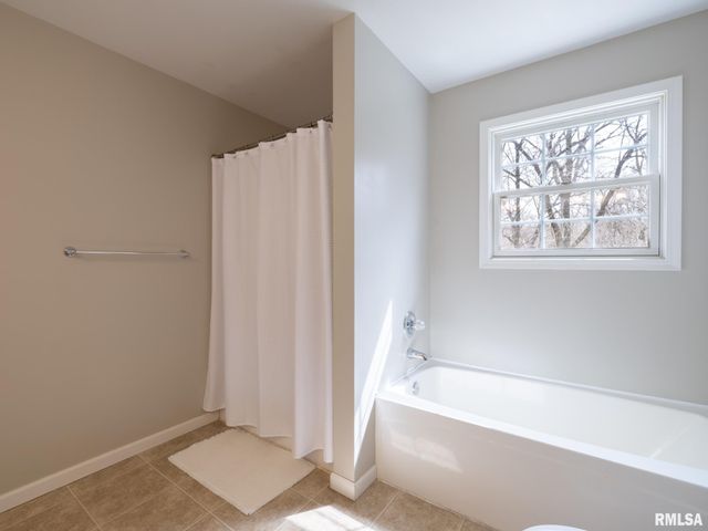 106 STONEWOOD Drive, East Peoria, IL 61611