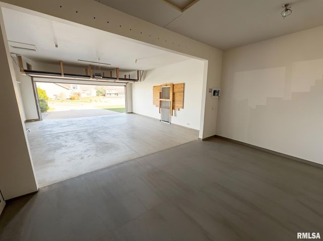 106 STONEWOOD Drive, East Peoria, IL 61611