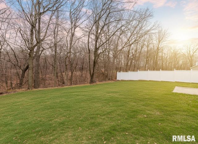 106 STONEWOOD Drive, East Peoria, IL 61611