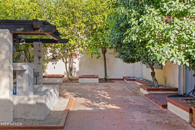 14 E ORANGEWOOD Avenue, Phoenix, AZ 85020