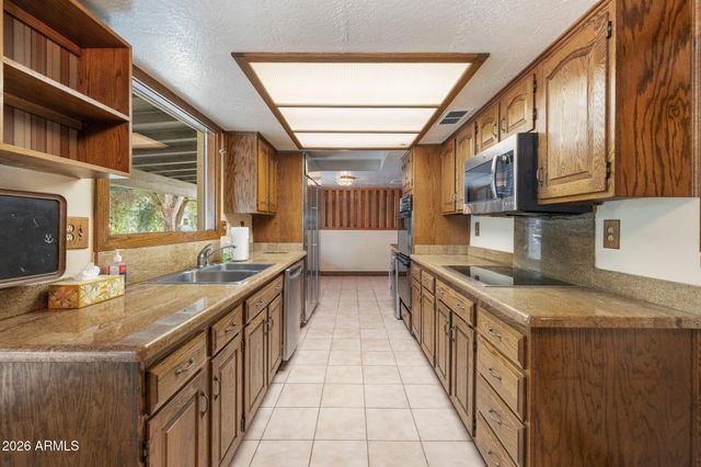 14 E ORANGEWOOD Avenue, Phoenix, AZ 85020