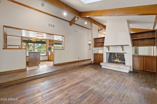 14 E ORANGEWOOD Avenue, Phoenix, AZ 85020