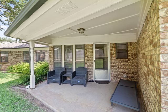 1128 Wingate Drive, Bedford, TX 76021