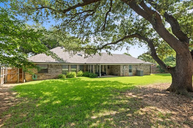 1128 Wingate Drive, Bedford, TX 76021