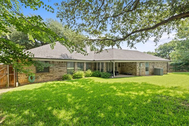 1128 Wingate Drive, Bedford, TX 76021