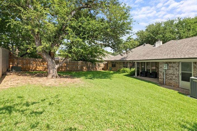 1128 Wingate Drive, Bedford, TX 76021