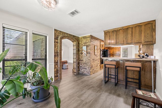 1128 Wingate Drive, Bedford, TX 76021