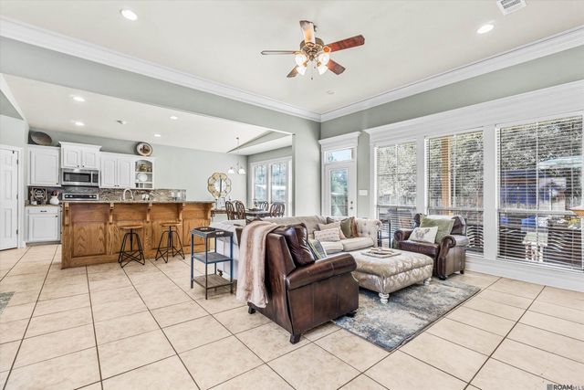 11135 Peaks Ave, Walker, LA 70785