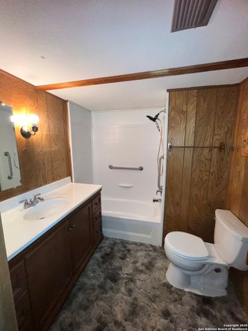 333 Tamarack, Canyon Lake, TX 78133