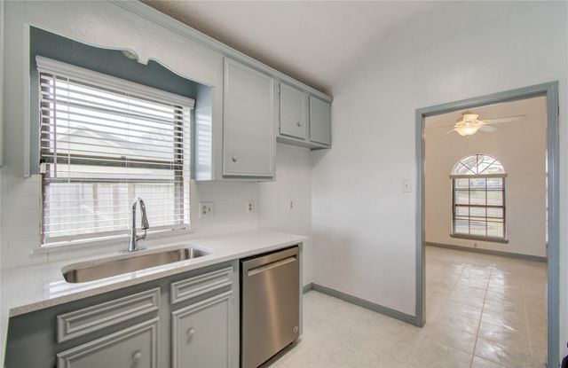 2538 Knights Circle, Stafford, TX 77477