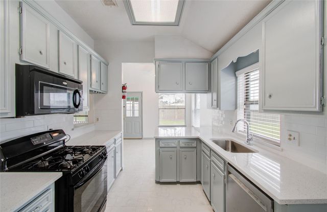 2538 Knights Circle, Stafford, TX 77477
