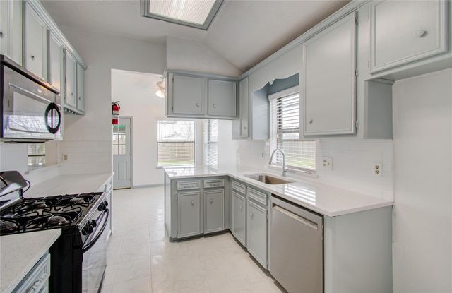 2538 Knights Circle, Stafford, TX 77477