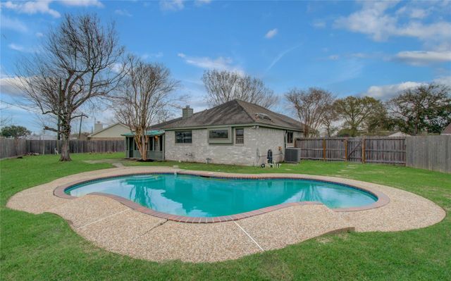 2538 Knights Circle, Stafford, TX 77477
