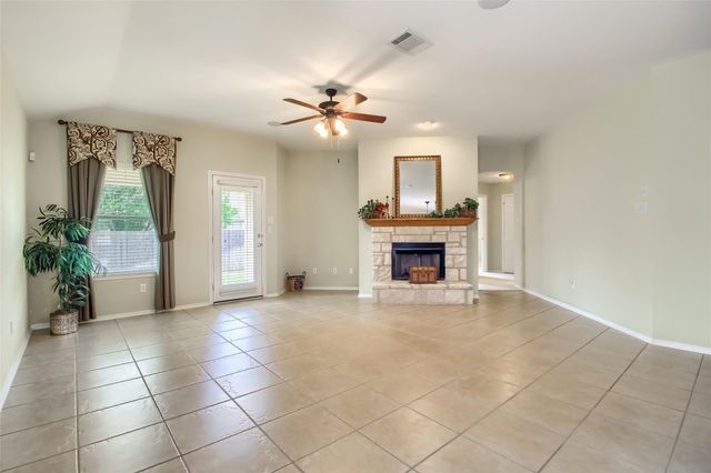 18720 Royal Pointe DR, Pflugerville, TX 78660