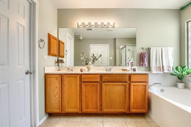 18720 Royal Pointe DR, Pflugerville, TX 78660