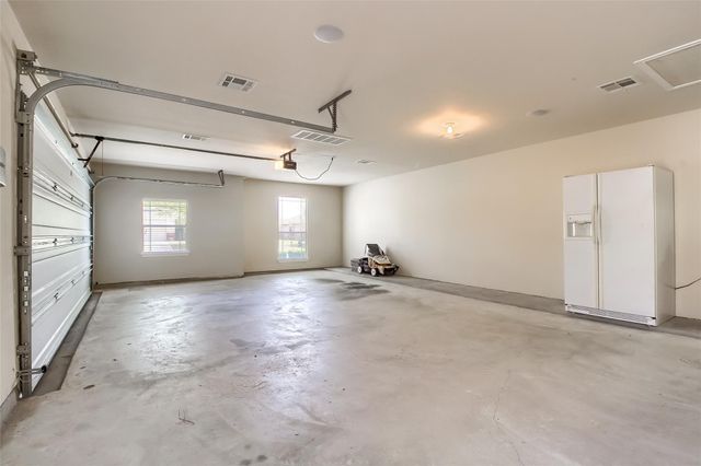 18720 Royal Pointe DR, Pflugerville, TX 78660