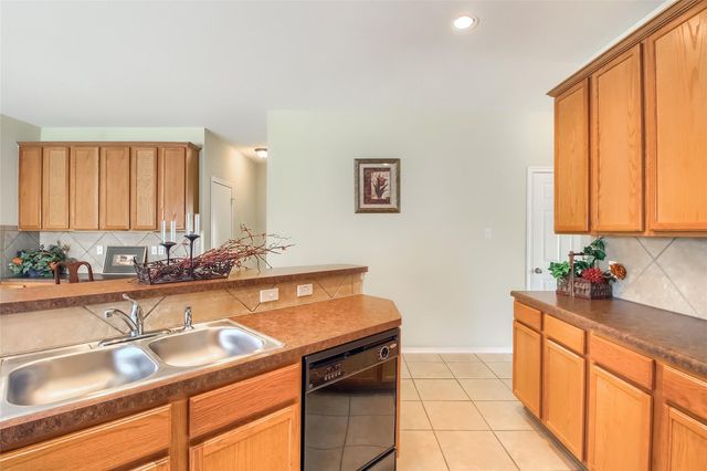 18720 Royal Pointe DR, Pflugerville, TX 78660