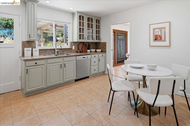 132 Rishell Dr, Oakland, CA 94619