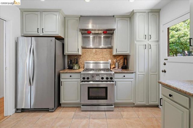132 Rishell Dr, Oakland, CA 94619