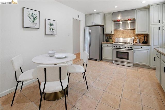 132 Rishell Dr, Oakland, CA 94619