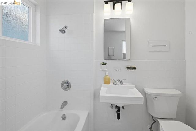 132 Rishell Dr, Oakland, CA 94619