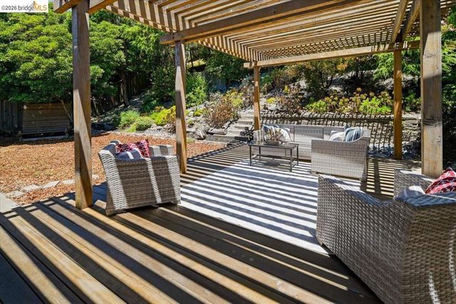 132 Rishell Dr, Oakland, CA 94619
