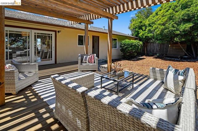 132 Rishell Dr, Oakland, CA 94619