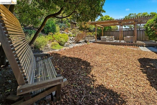 132 Rishell Dr, Oakland, CA 94619