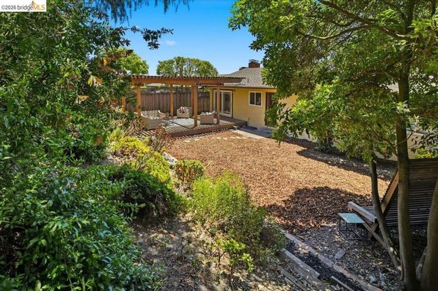 132 Rishell Dr, Oakland, CA 94619