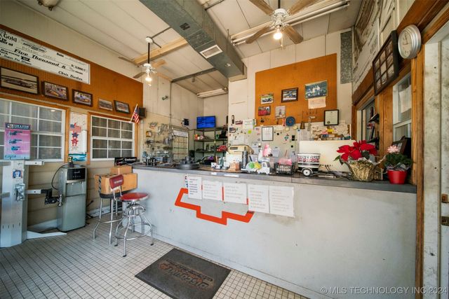 2805 E Admiral Place, Tulsa, OK 74110