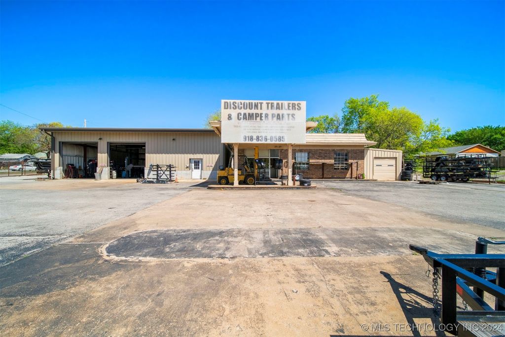 2805 E Admiral Place, Tulsa, OK 74110