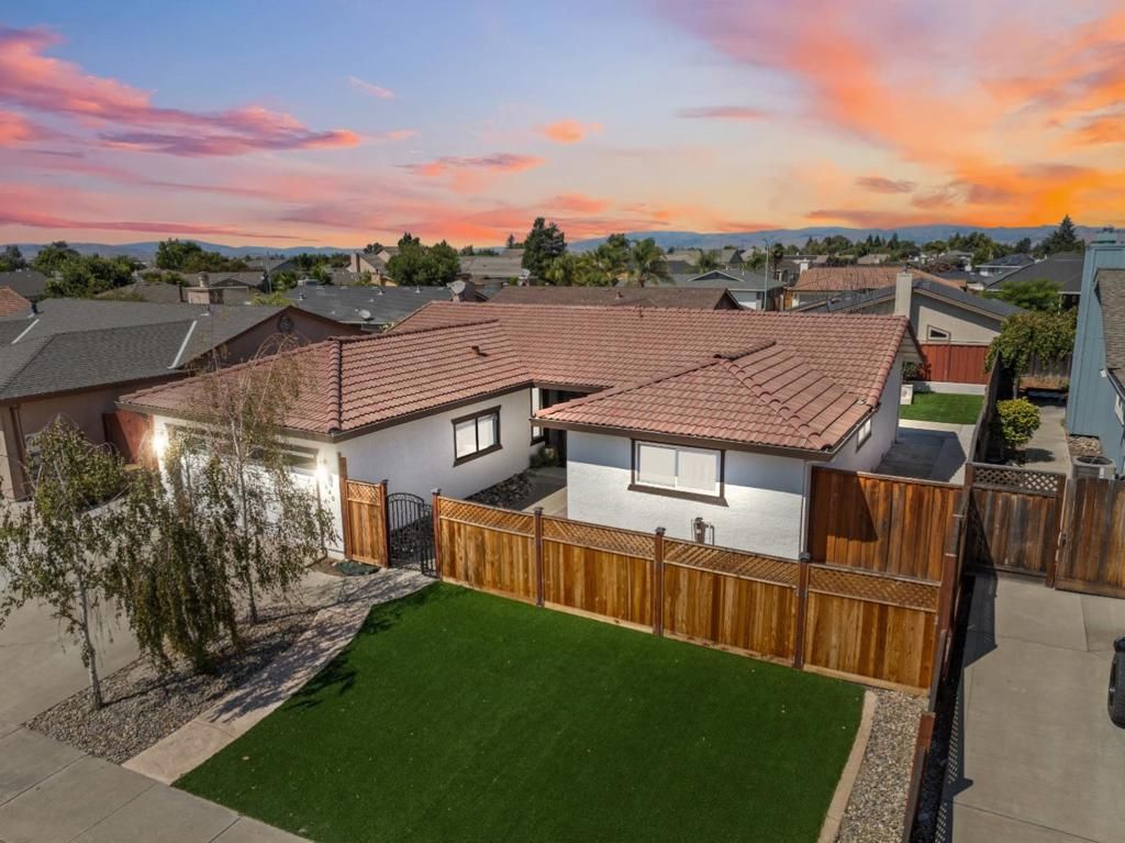 1640 Sunset Drive, Hollister, CA 95023