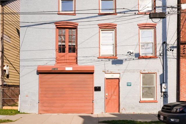 32 Chambers Street, Newburgh, NY 12550