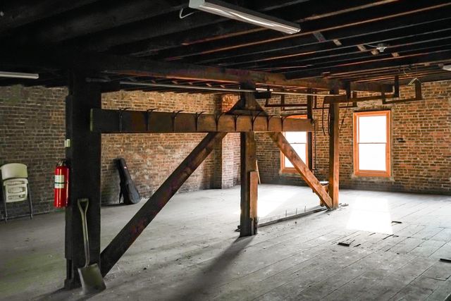 32 Chambers Street, Newburgh, NY 12550
