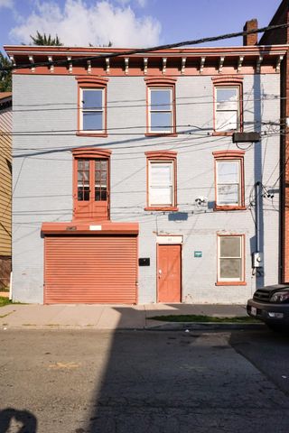 32 Chambers Street, Newburgh, NY 12550