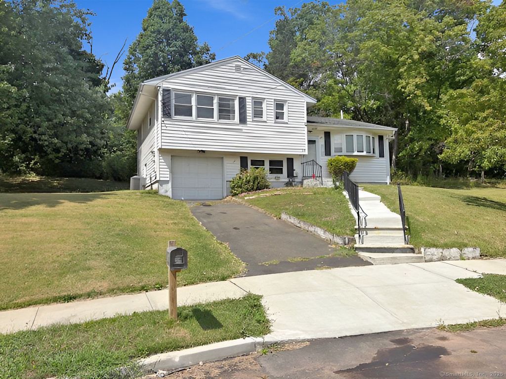 26 Elliot Drive, Hamden, CT 06514