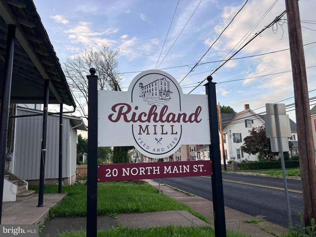 20 N MAIN ST, Richlandtown, PA 18955