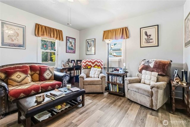 336 SW 3rd Avenue, Castle Rock, WA 98611
