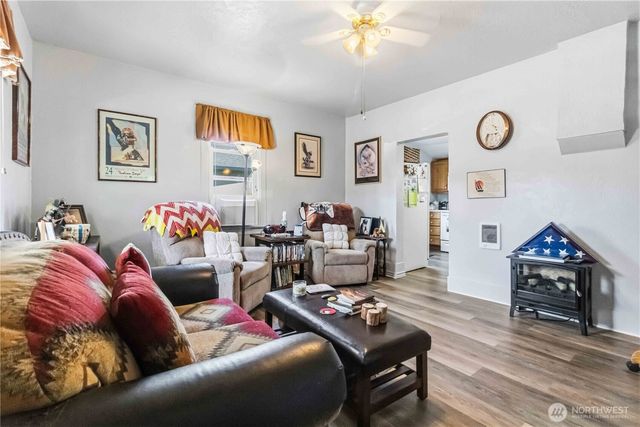 336 SW 3rd Avenue, Castle Rock, WA 98611