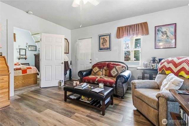 336 SW 3rd Avenue, Castle Rock, WA 98611