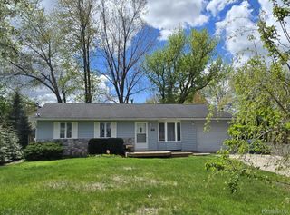 1855 Luneta Court, Commerce Charter Township, MI 48382