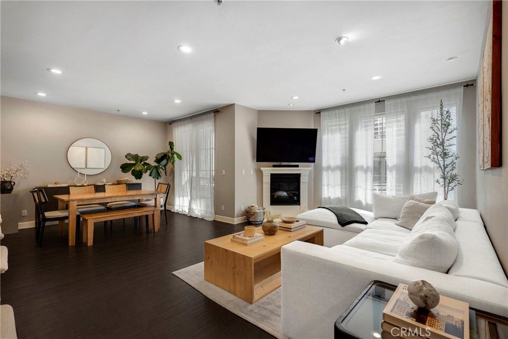 10639 Woodbridge Street 206, Toluca Lake, CA 91602 — photo 2