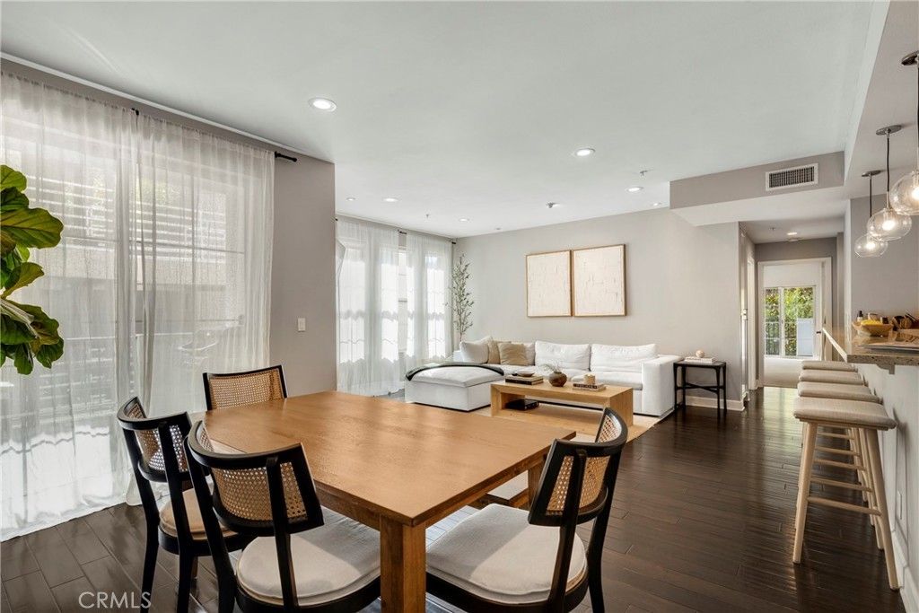 10639 Woodbridge Street 206, Toluca Lake, CA 91602 — photo 4