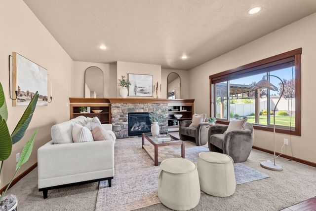 17709 E Daystar Rd, Greenacres, WA 99016