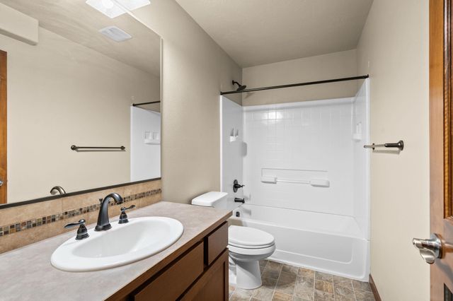 17709 E Daystar Rd, Greenacres, WA 99016