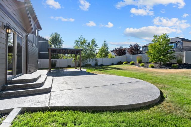 17709 E Daystar Rd, Greenacres, WA 99016