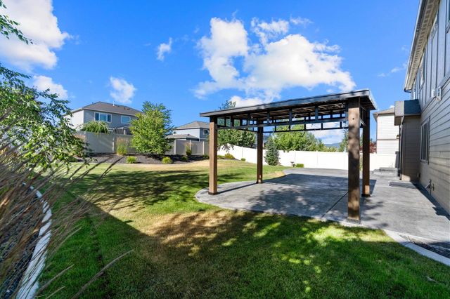 17709 E Daystar Rd, Greenacres, WA 99016